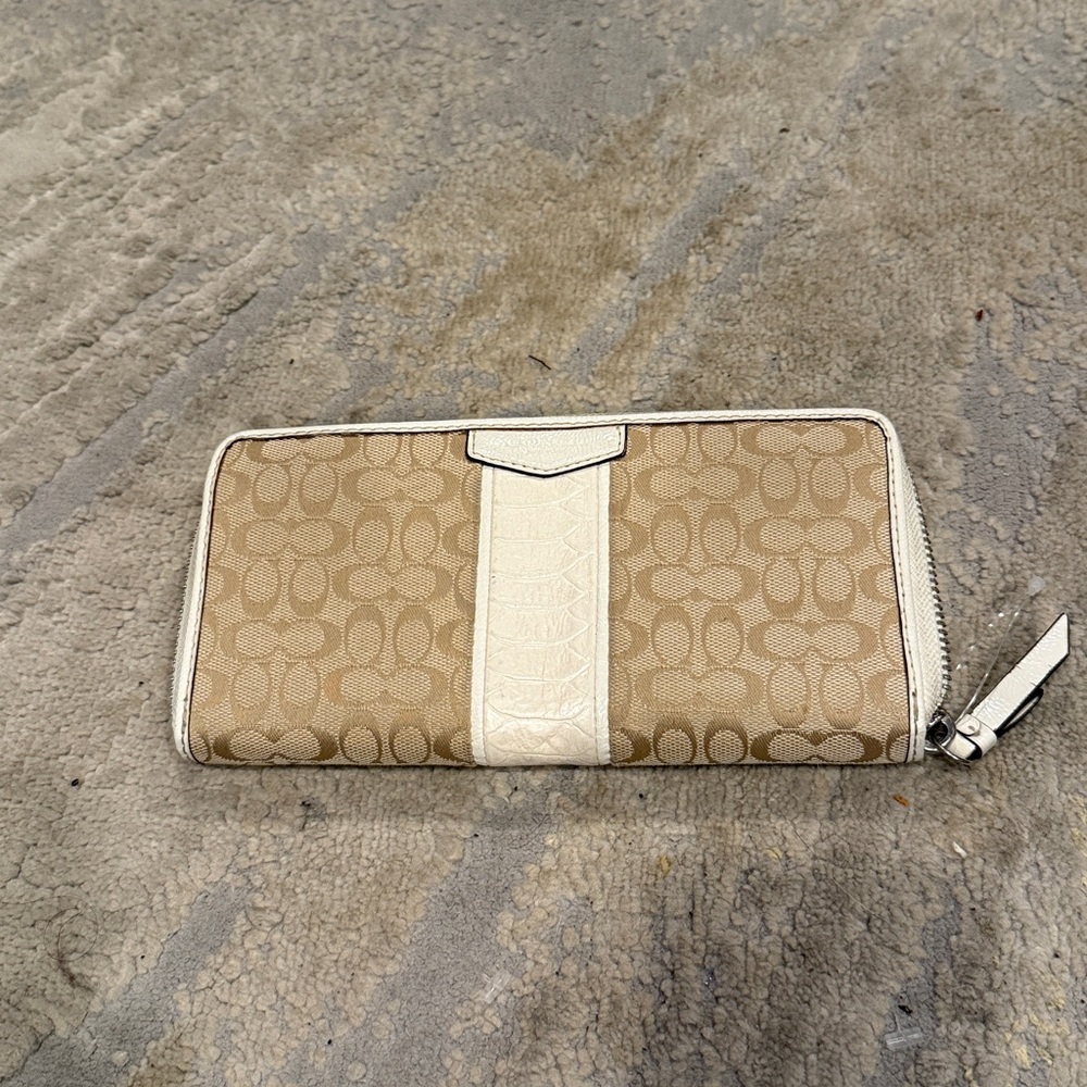 COACH SIGNATURE STRIPE WITH reptile  ACCORDION ZIP WALLET, Used EUC